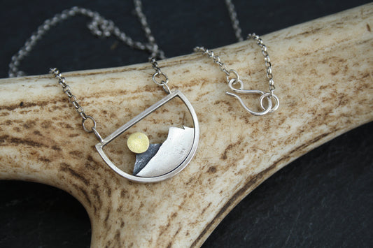 BEINN Half Circle Mountain Range