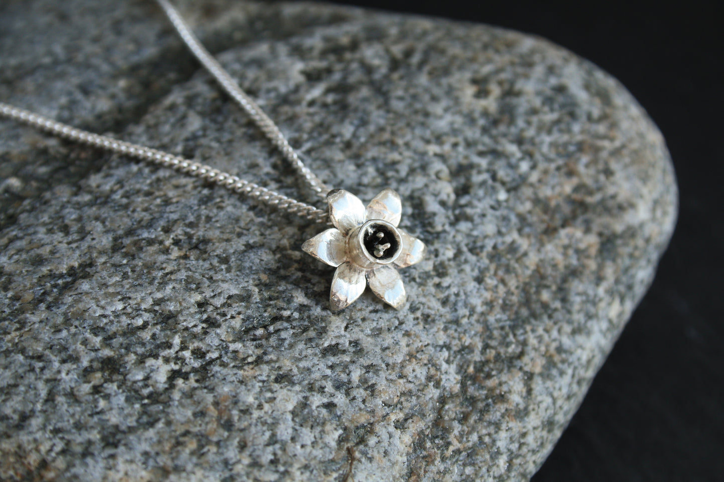 BLODYN Daffodil Pendant