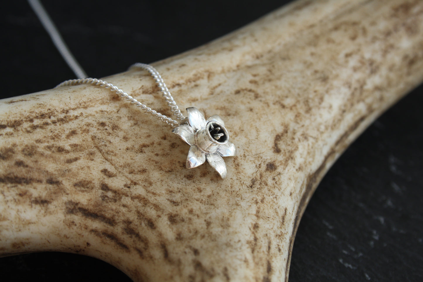 BLODYN Daffodil Pendant